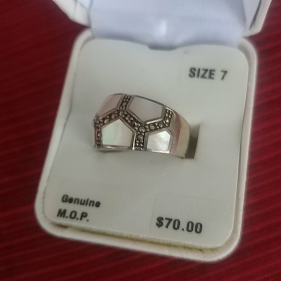 Marcasite, Silver, Mother of Pearl Ring - Picture 3 of 4